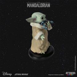 Star Wars: The Mandalorian Classic Collection Estatua 1/5 Grogu Eating Frog 10 cm  Attakus