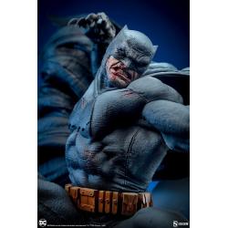Batman: The Dark Knight Returns Premium Format™ Figure by Sideshow Collectibles