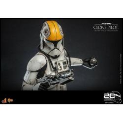 Clone Pilot Sixth Scale Figure by Hot Toys Movie Masterpiece Series - Star Wars Episode II: Attack of the Clones