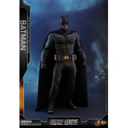 Batman (Deluxe) Sixth Scale Figure by Hot Toys