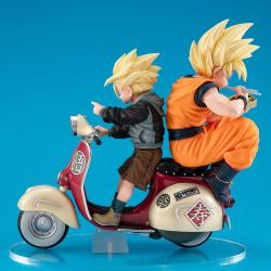 Dragonball Z 05 Desktop Real McCoy Diorama PVC Super Saiyan Son Goku & Super Saiyan Son Gohan & Motorbike 16 cm MEGAHOUSE