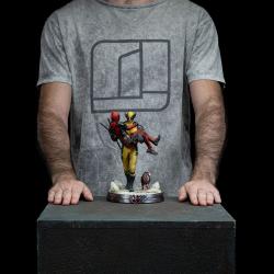 Deadpool Estatua 1/10 Deluxe Art Scale Deadpool & Wolverine 21 cm  Iron Studios