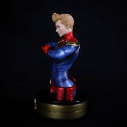 Busto de Captain Marvel fabricado de poliresina, tamaño aprox. 20 cm. Viene con 2 cabezas en una caja de regalo.