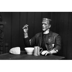 Universal Monsters Figura Ultimate Frankensteins Monster (La novia de frankestein) (B&W) 18 cm neca