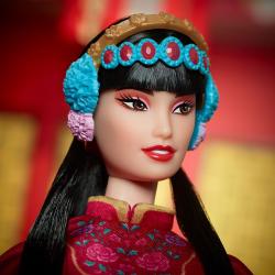 Barbie Signature Muñeca Lunar New Year inspired by Peking Opera MATTEL