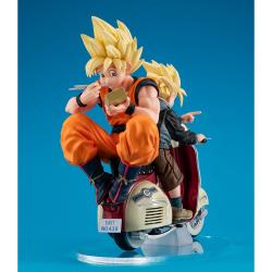 Dragonball Z 05 Desktop Real McCoy Diorama PVC Super Saiyan Son Goku & Super Saiyan Son Gohan & Motorbike 16 cm MEGAHOUSE