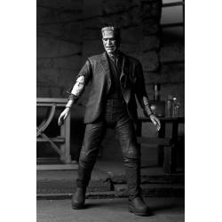 Universal Monsters Figura Ultimate Frankensteins Monster (La novia de frankestein) (B&W) 18 cm neca