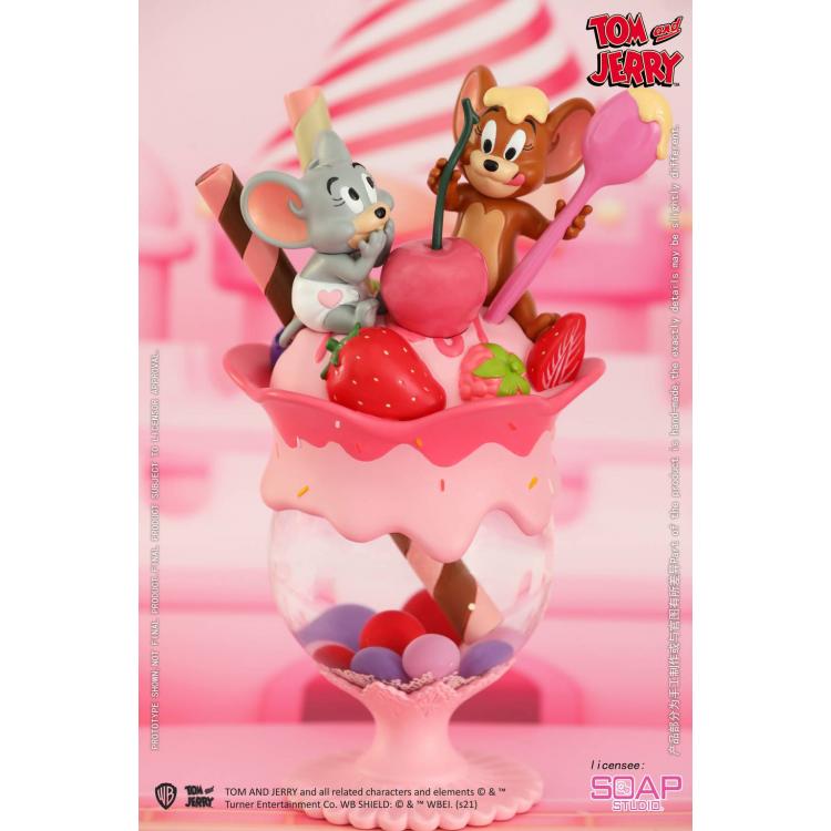 Tom y Jerry: Strawberry Parfait Snow Globe