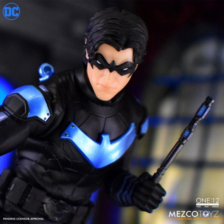 DC Comics Figura 1/12 Nightwing 17 cm Mezco Toys